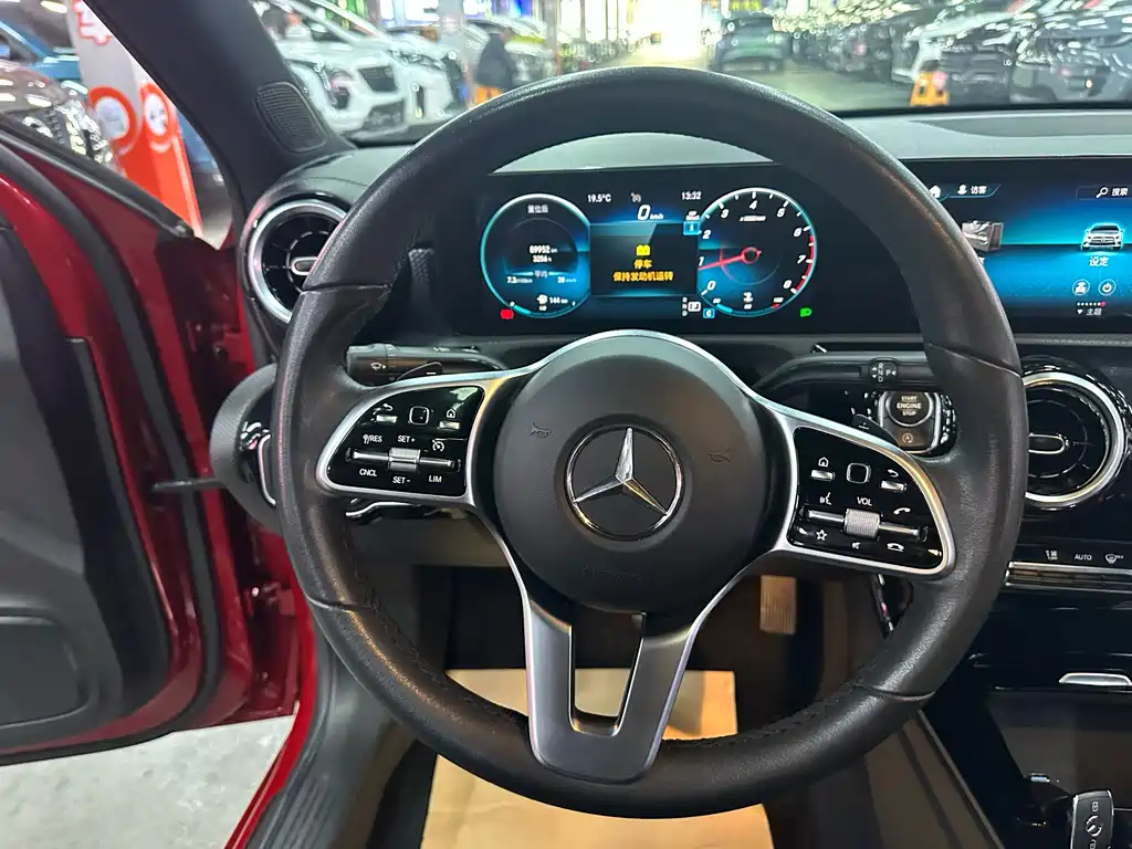 Mercedes-Benz A-Class 2022 — фото 13