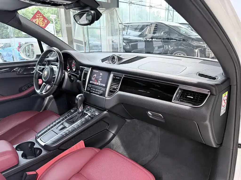 Porsche Macan 2017 — фото 10