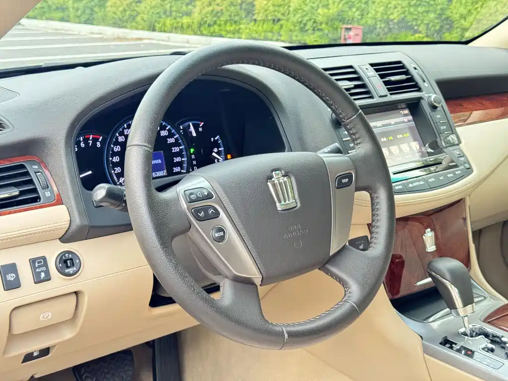 Toyota Crown 2015 — фото 13