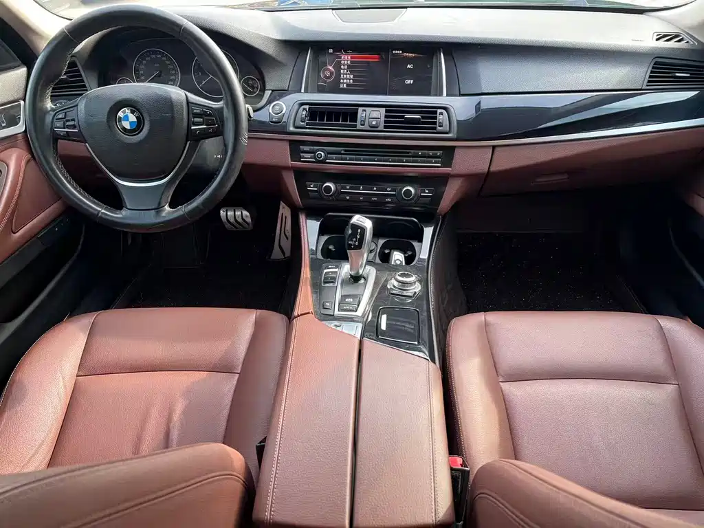 BMW 5 Series 2016 — фото 9