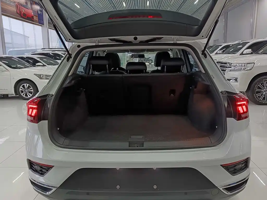Volkswagen T-Roc 2023 — фото 16