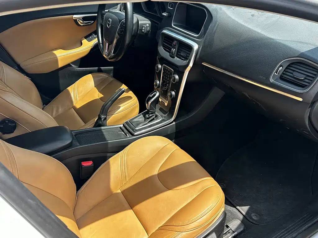 Volvo V40 2017 — фото 14
