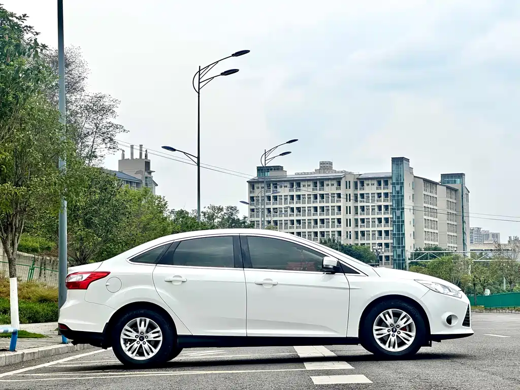 Ford Focus 2014 — фото 7