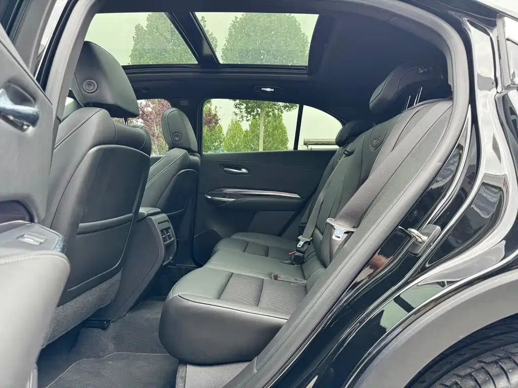 Cadillac XT4 2020 — фото 11