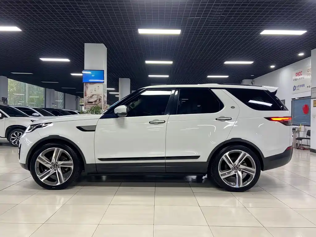 Land Rover Discovery 2018 — фото 3