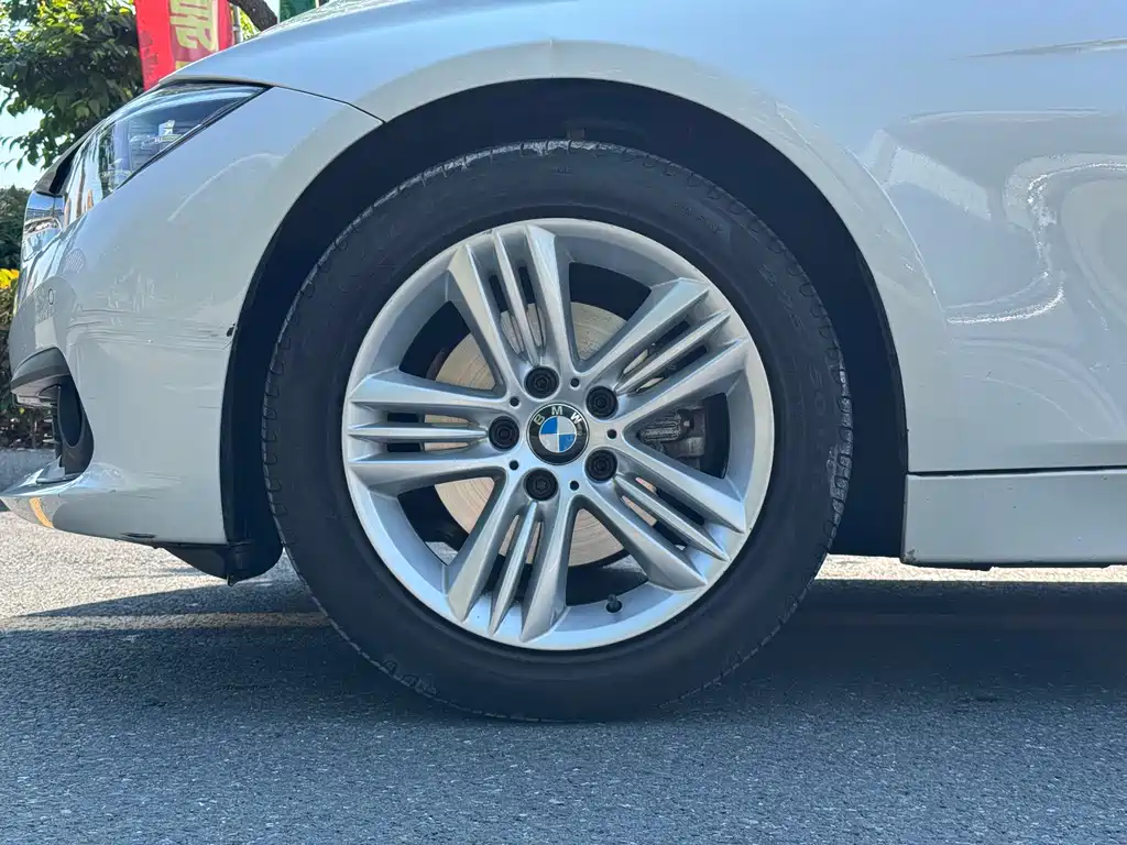 BMW 3 Series 2017 — фото 23