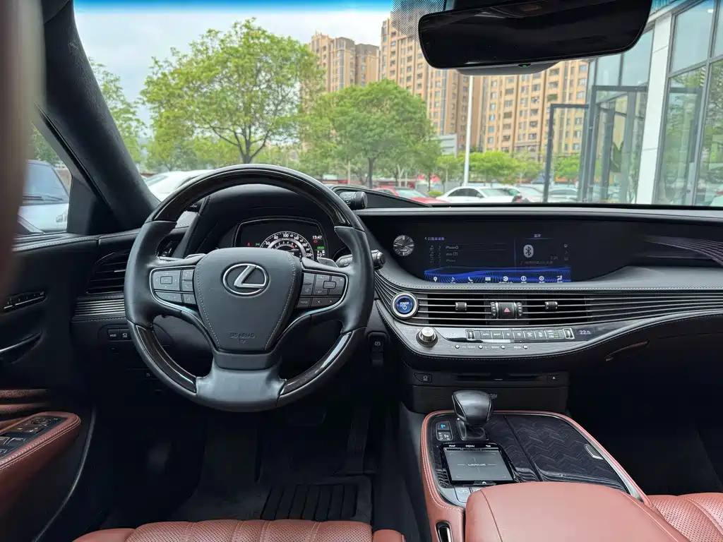 Lexus LS 2019 — фото 13
