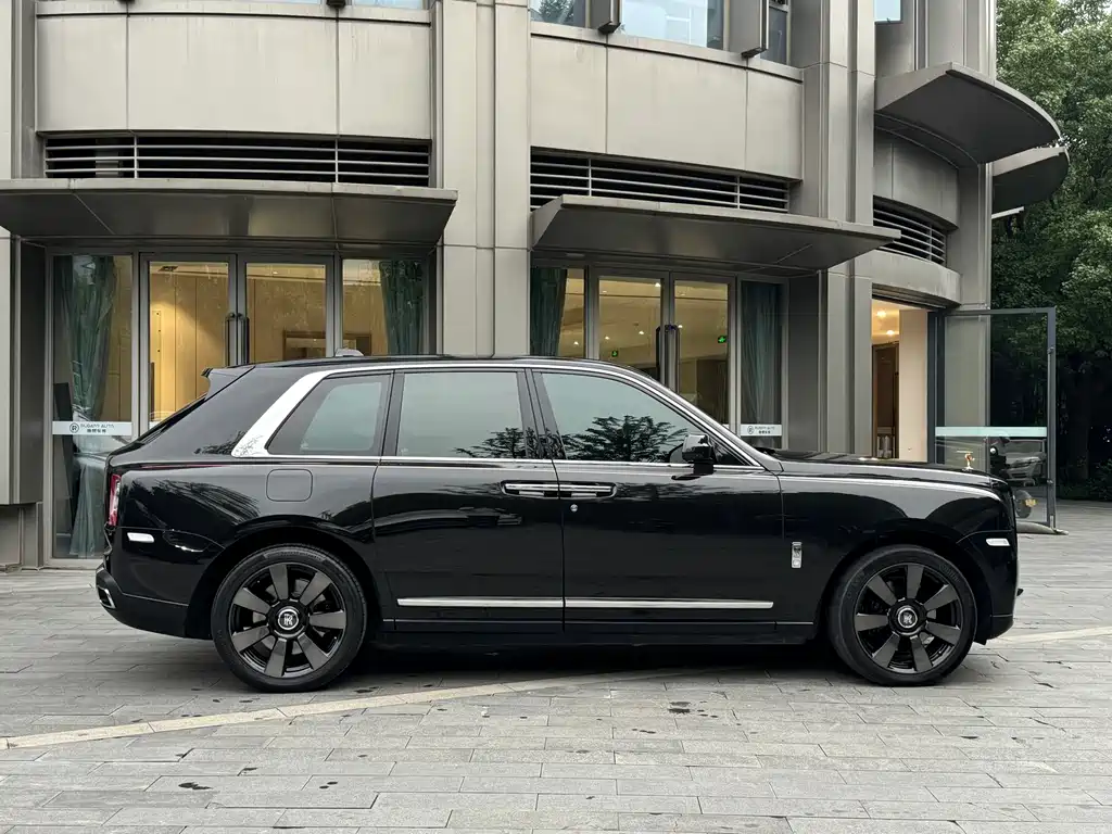 Rolls-Royce Cullinan 2020 — фото 10