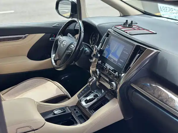 Toyota Alphard 2021