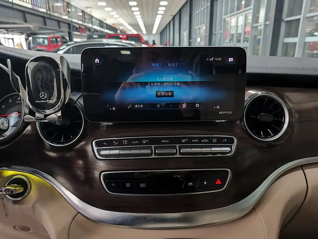 Mercedes-Benz V-Class 2020 — фото 15