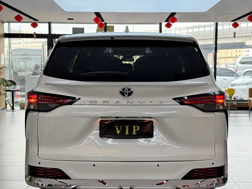 Toyota Granvia 2025