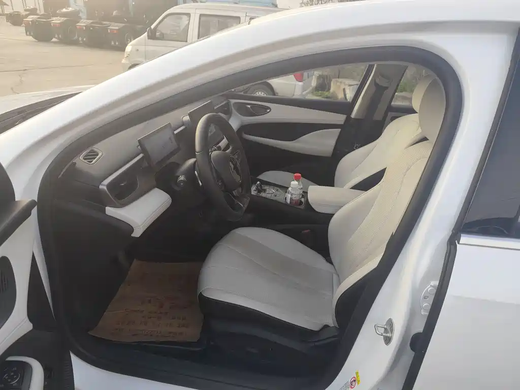 BYD Seal 05 DM-i 2025 — фото 4