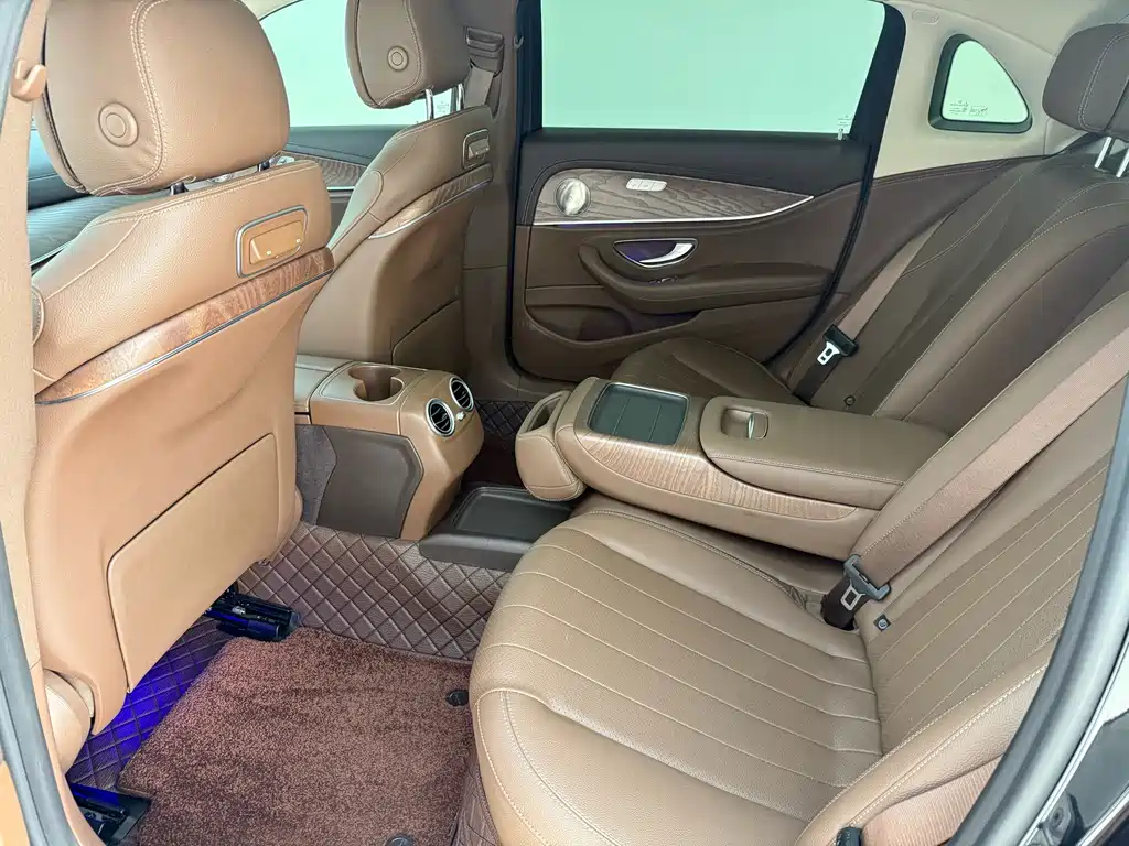 Mercedes-Benz E-Class 2020 — фото 11