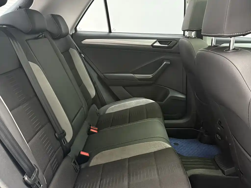 Volkswagen T-Roc 2022 — фото 16