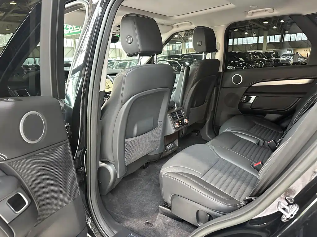 Land Rover Discovery 2023 — фото 16