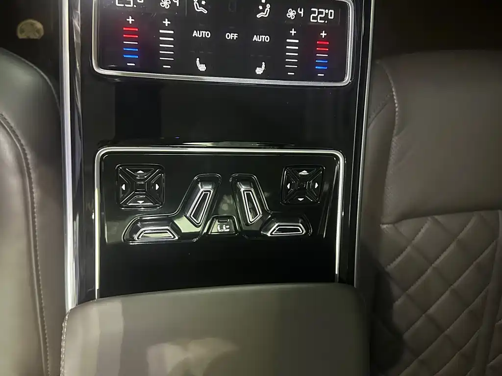 Audi A8 2021 — фото 14