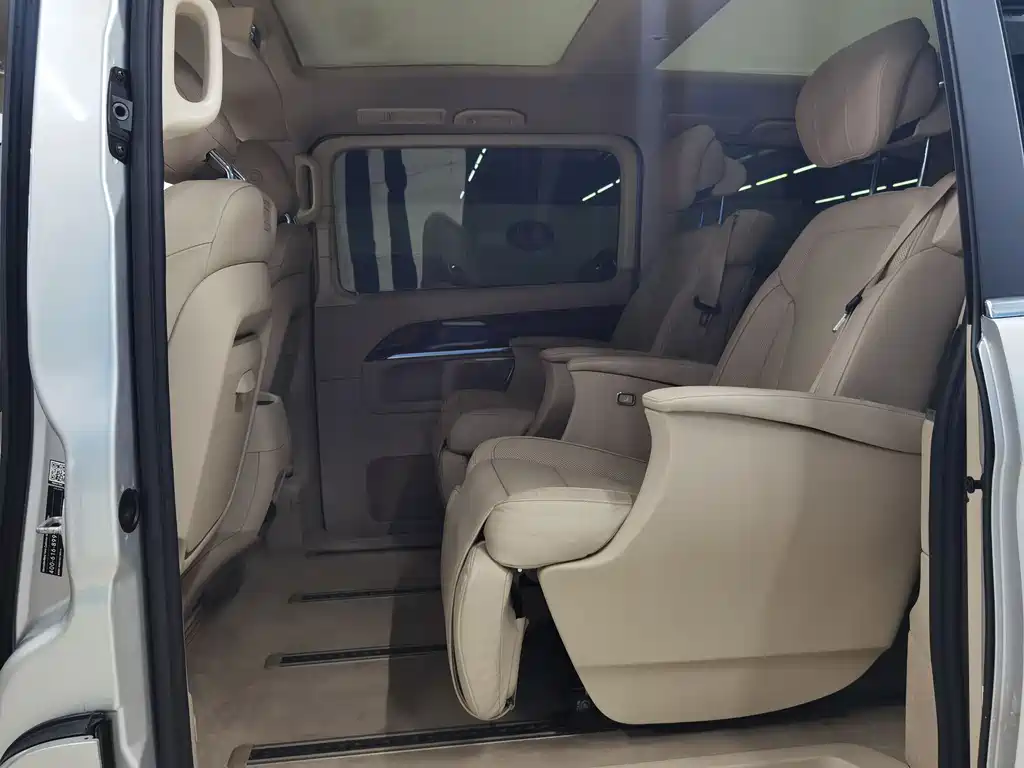 Mercedes-Benz V-Class 2016 — фото 17