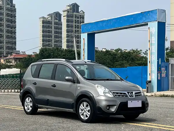 Nissan Livina 2010