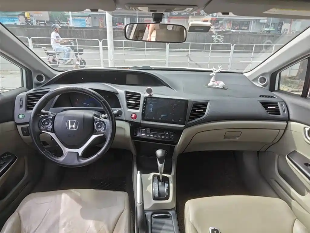 Honda Civic 2015 — фото 10
