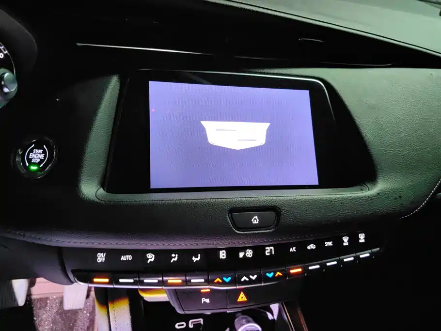 Cadillac XT4 2022 — фото 13