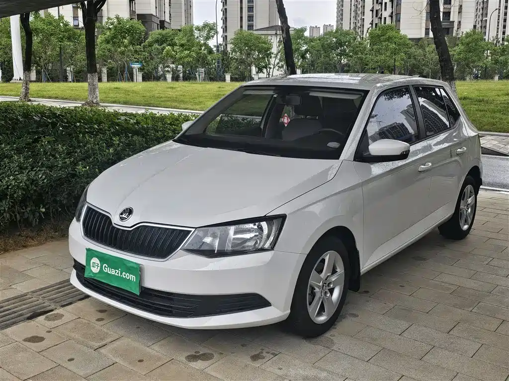 Skoda Fabia 2017 — фото 2