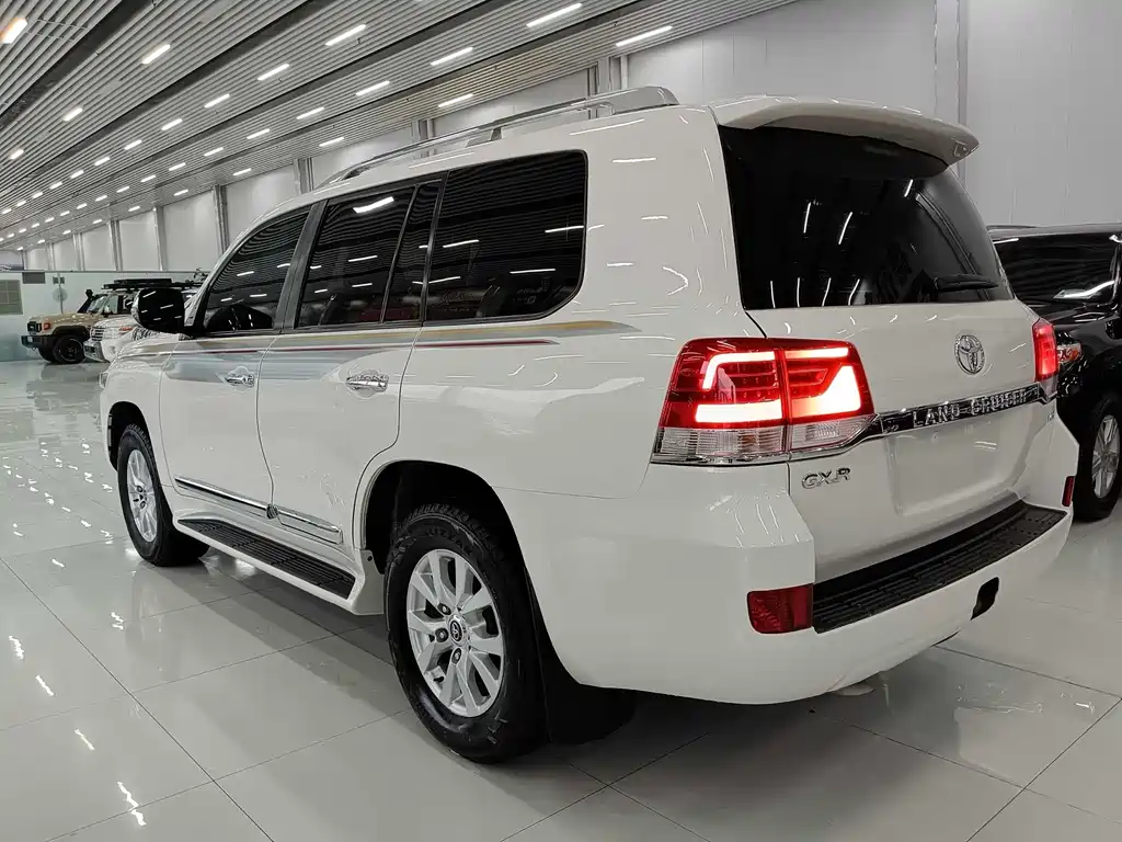 Toyota Land Cruiser 2017 — фото 6