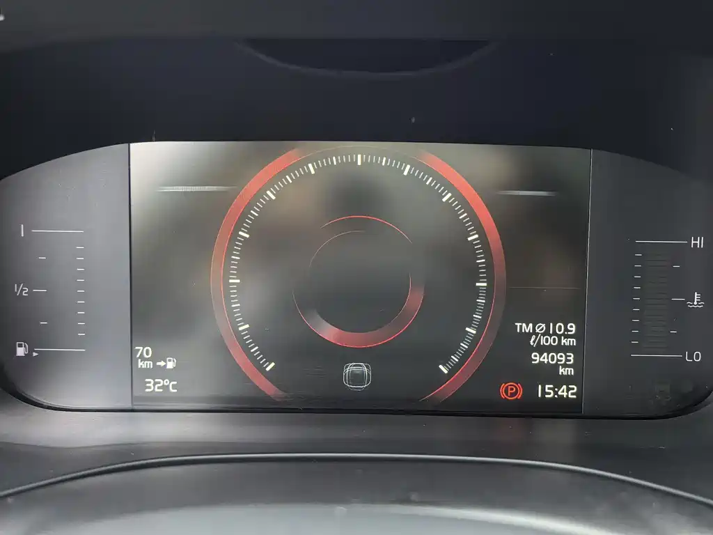 Volvo XC60 2018 — фото 20