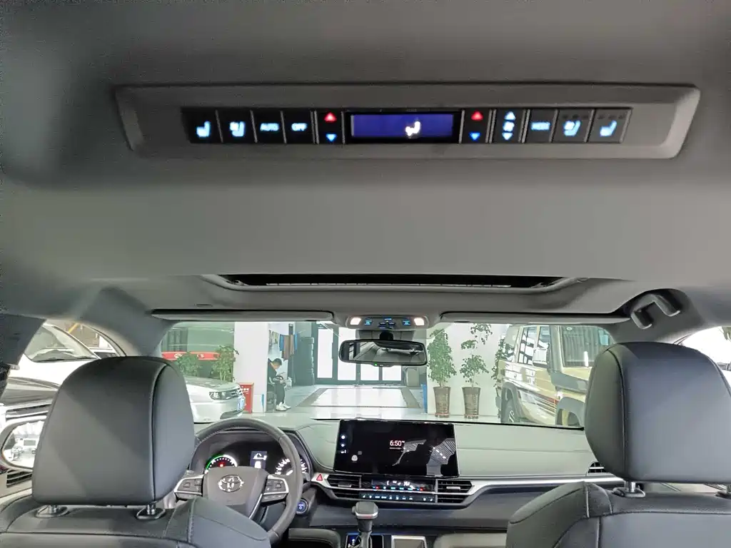 Toyota Sienna 2023 — фото 20
