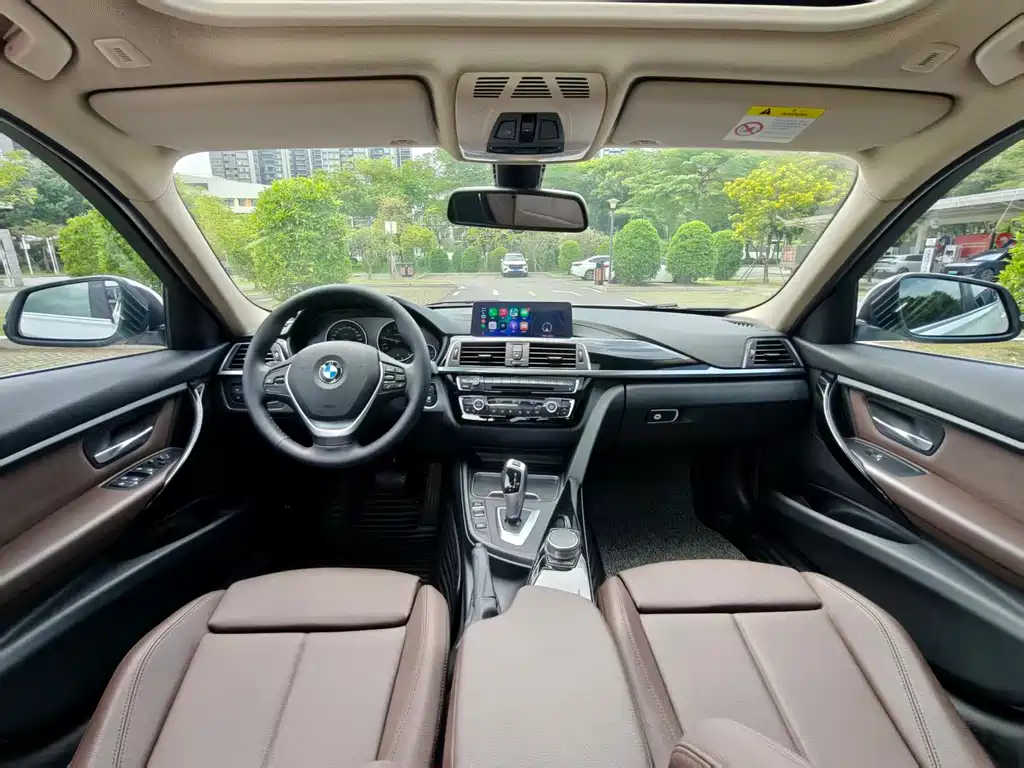 BMW 3 Series 2019 — фото 11