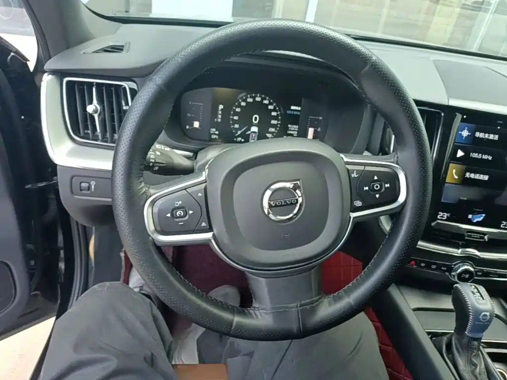 Volvo XC60 2020 — фото 11