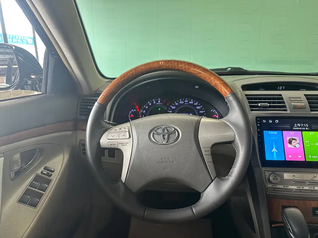Toyota Camry 2010 — фото 12
