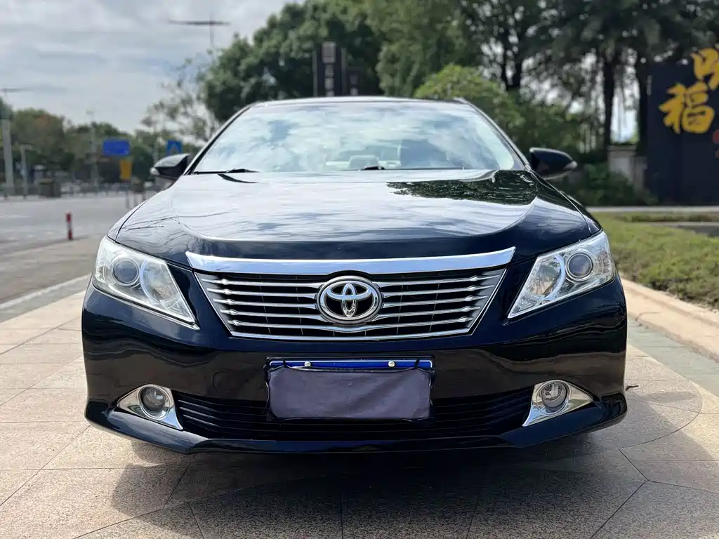 Toyota Camry 2014 — фото 2