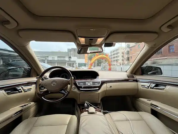 Mercedes-Benz S-Class 2012
