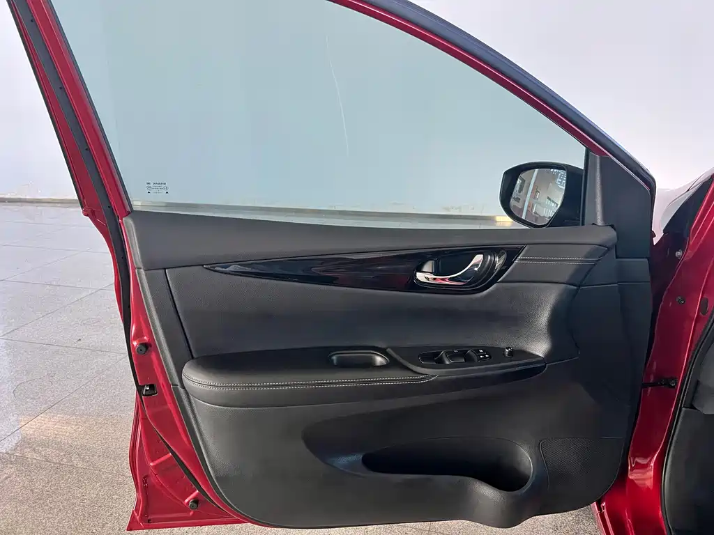Nissan Tiida 2020 — фото 18
