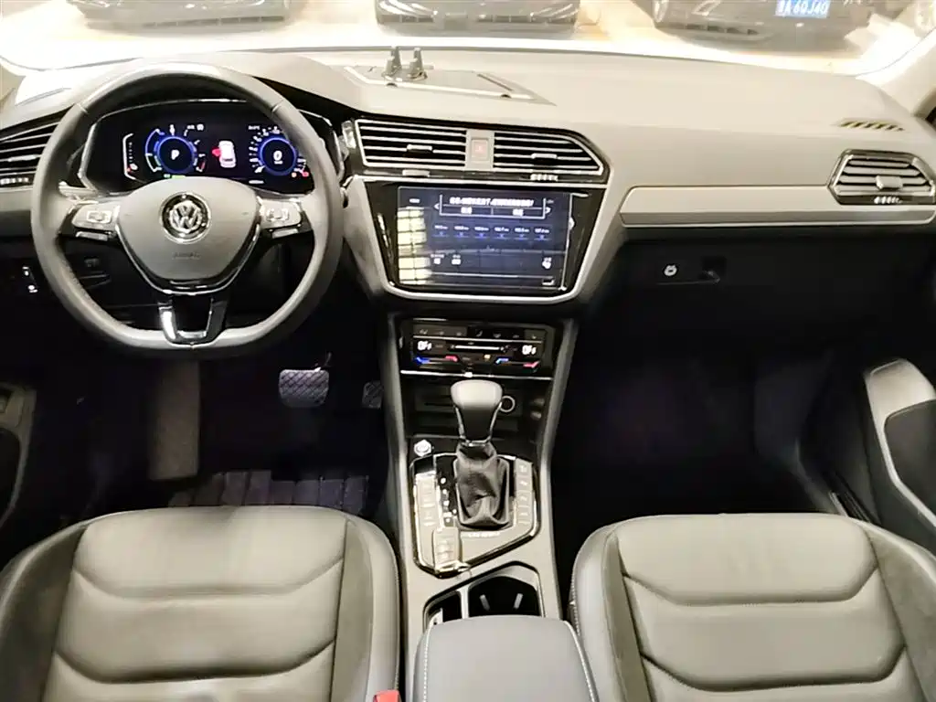 Volkswagen Tiguan L PHEV 2021 — фото 10