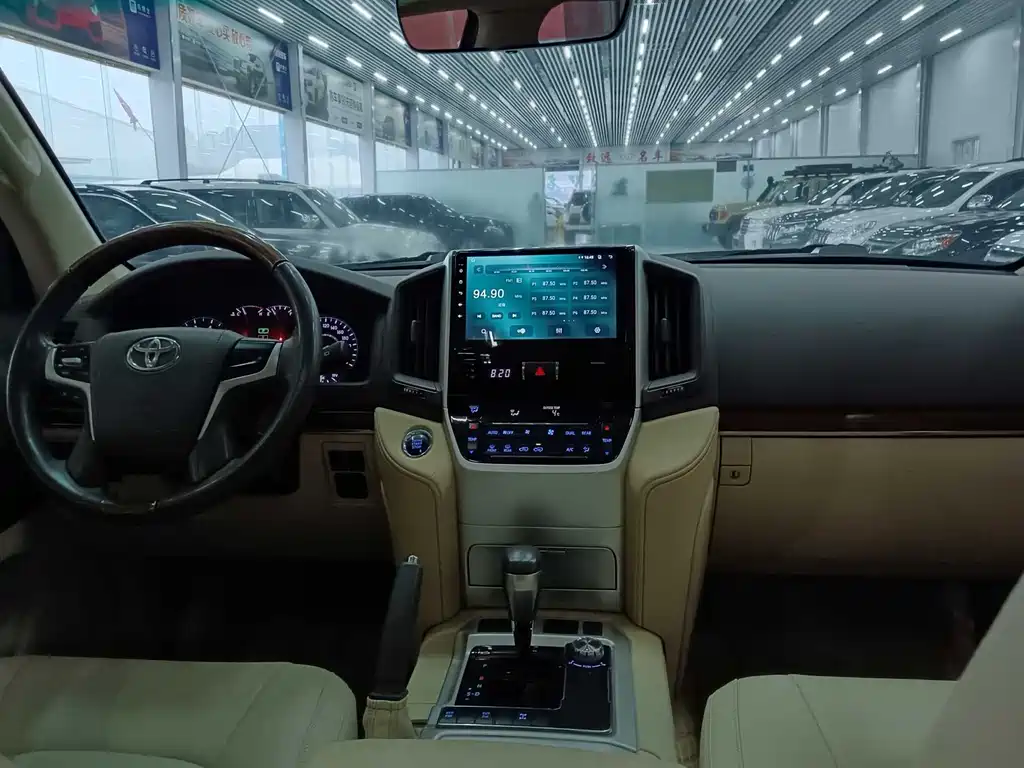 Toyota Land Cruiser 2017 — фото 16