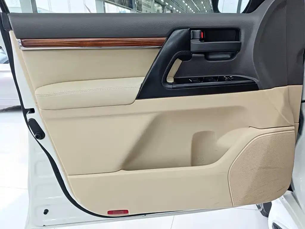 Toyota Land Cruiser 2017 — фото 8