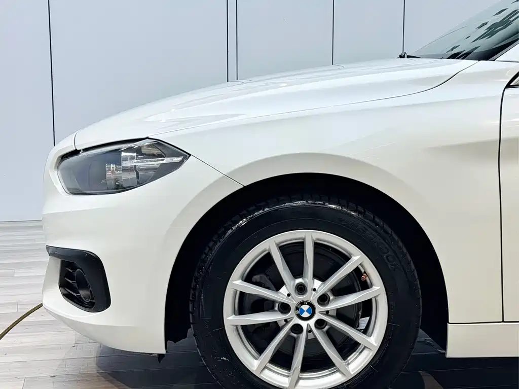 BMW 1 Series 2017 — фото 24