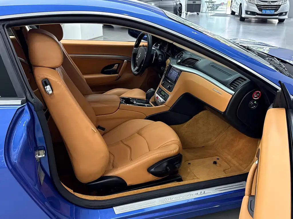 Maserati GranTurismo 2015 — фото 7