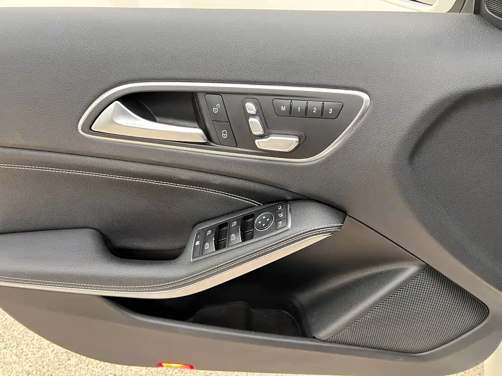 Mercedes-Benz A-Class 2017 — фото 12
