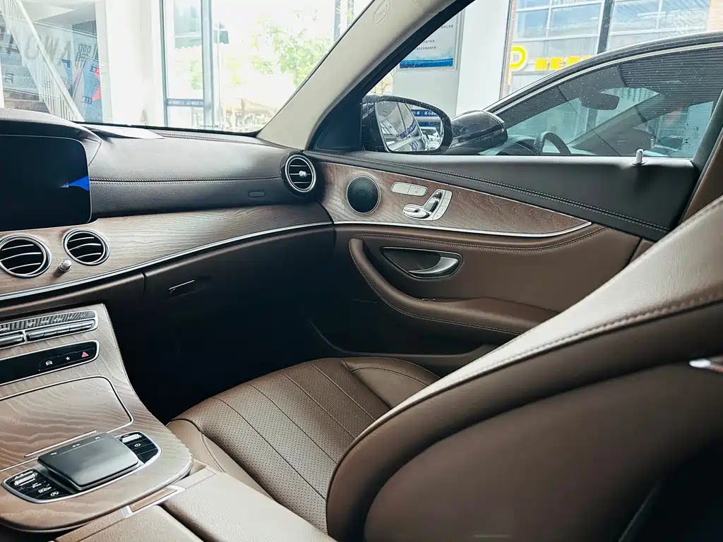 Mercedes-Benz E-Class 2021 — фото 14