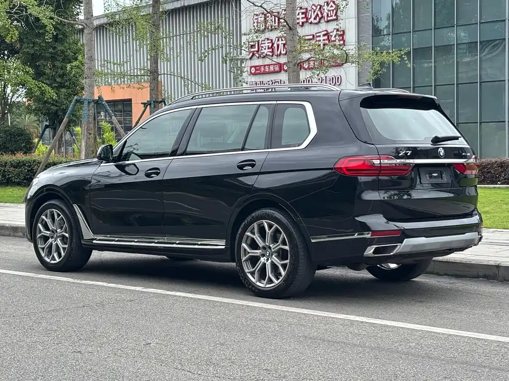 BMW X7 2021 — фото 24