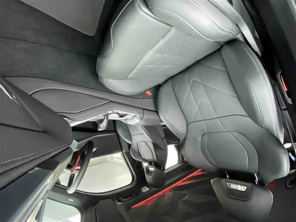 BMW XM 2023 — фото 10
