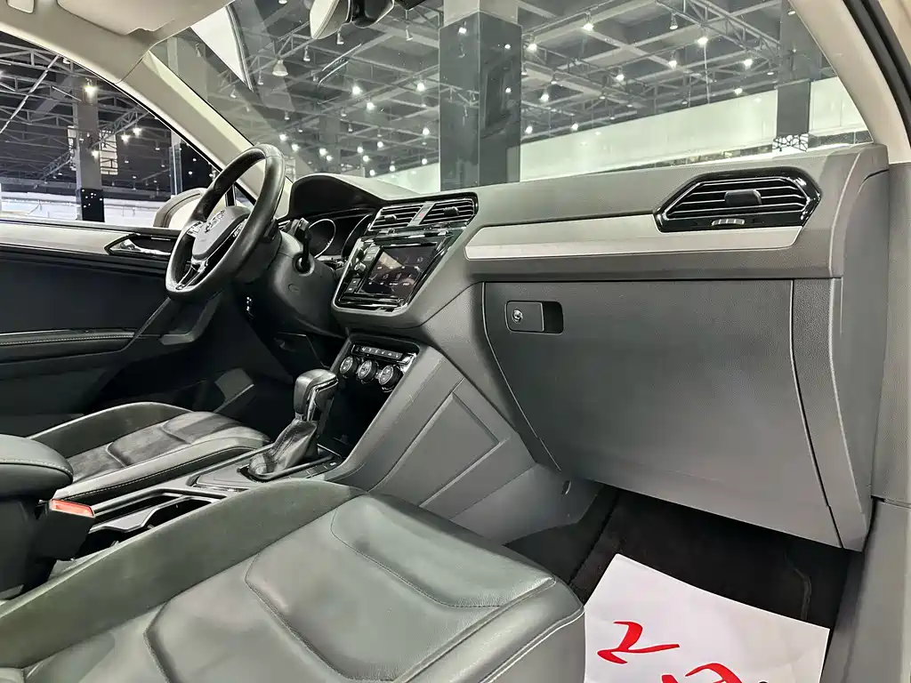 Volkswagen Tiguan L 2018 — фото 12