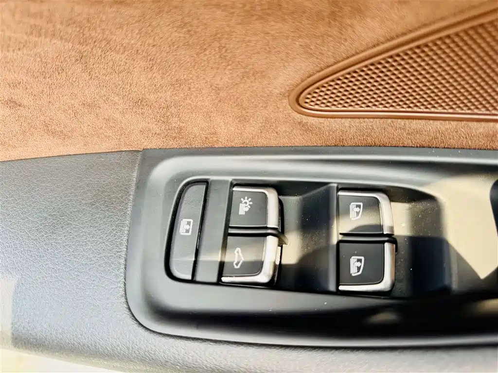 Audi A8 2015 — фото 11