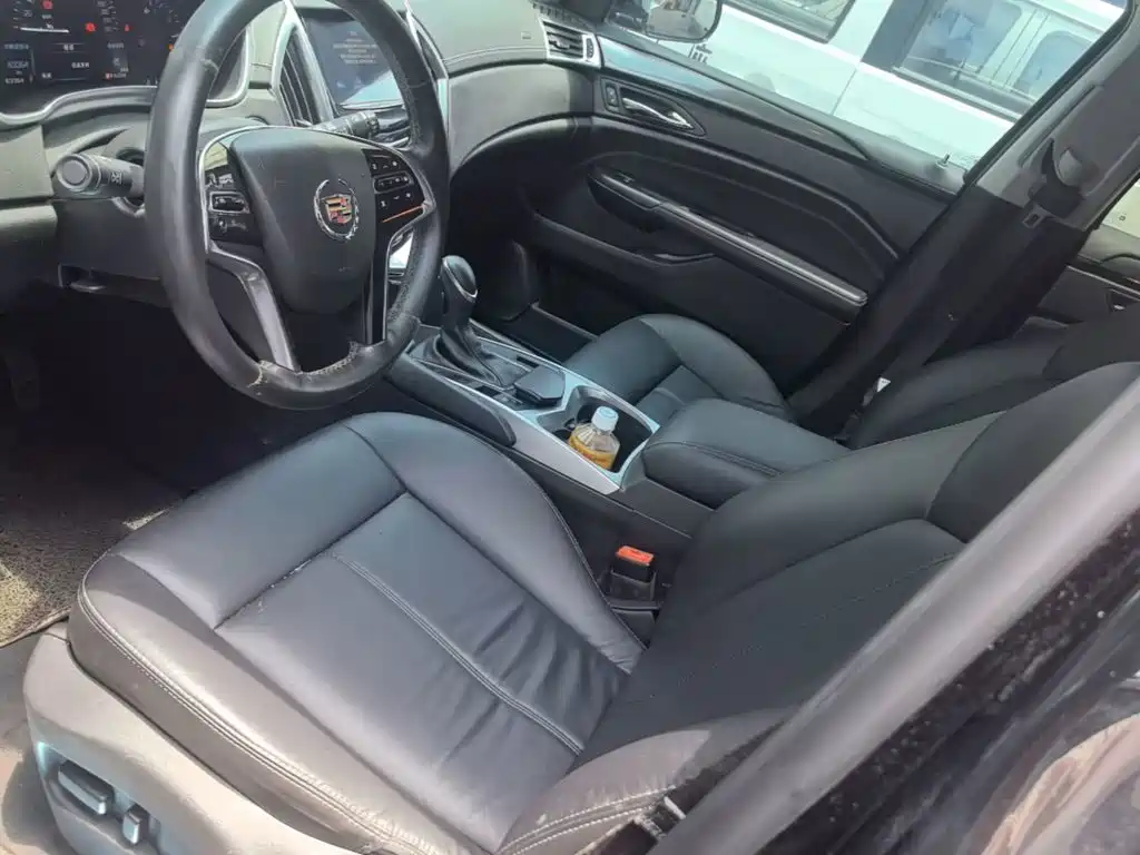Cadillac SRX 2015 — фото 15