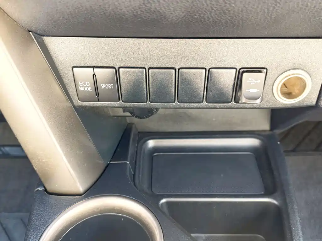 Toyota RAV4 2015 — фото 17