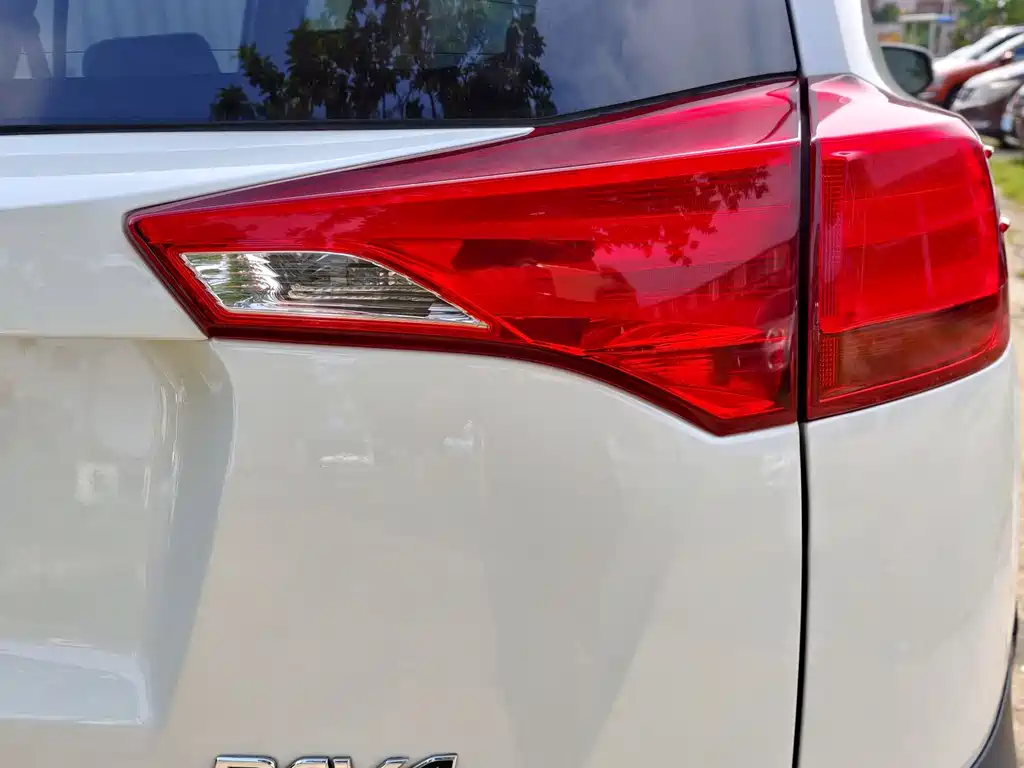 Toyota RAV4 2015 — фото 29