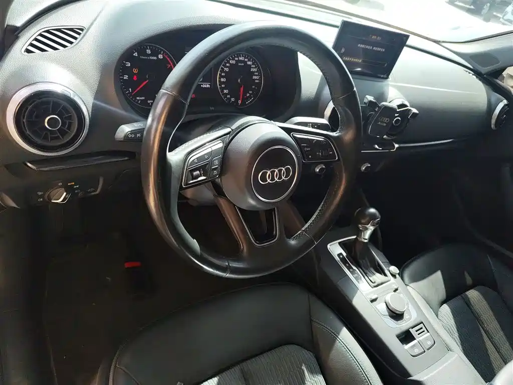Audi A3 2018 — фото 6