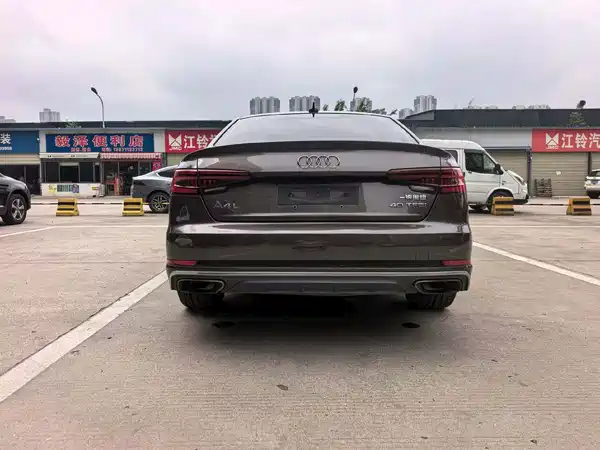 Audi A4L 2019